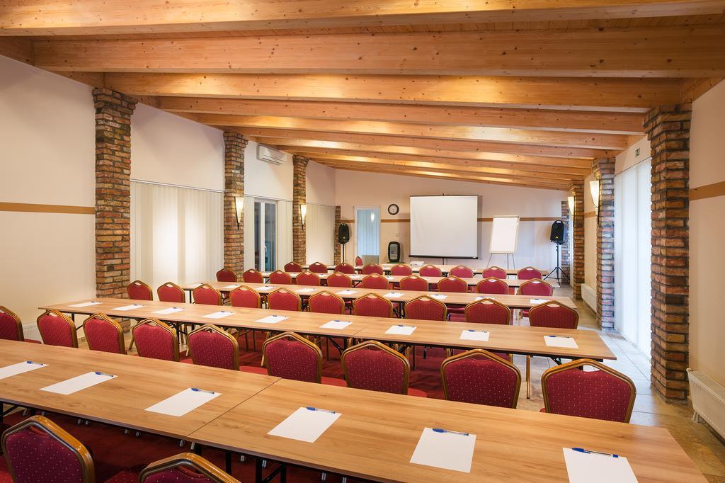 Hotel Honti Wellness Es Konferencia Szalloda Вишеград Екстер'єр фото