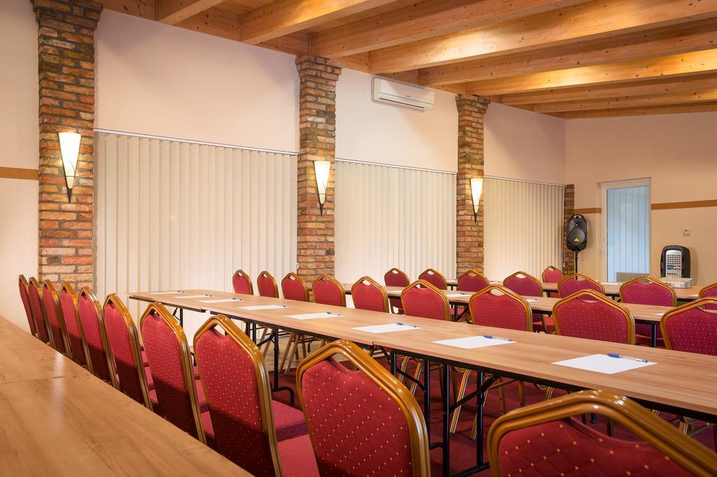Hotel Honti Wellness Es Konferencia Szalloda Вишеград Екстер'єр фото